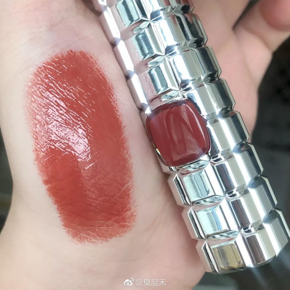 快买了这只口红来人间水蜜桃学院报道!