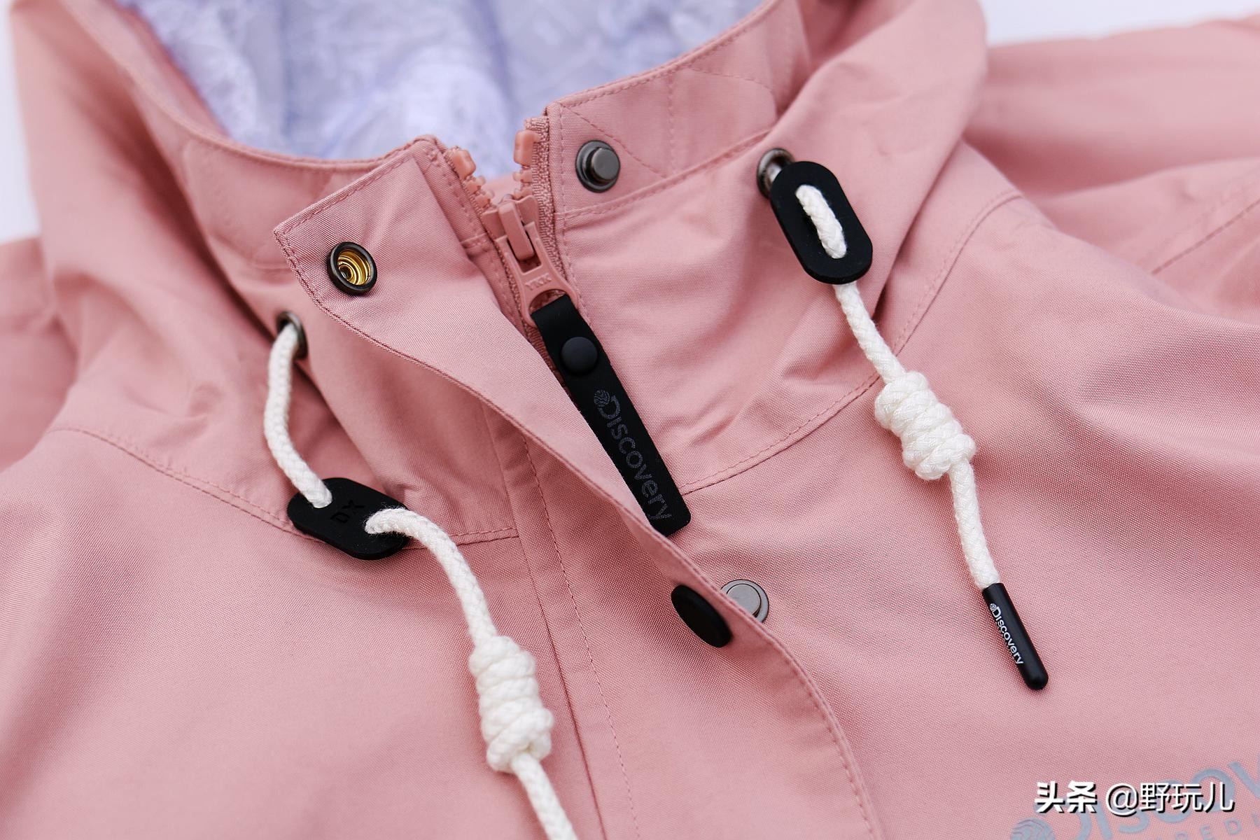 既时尚又实用的冲锋衣,简约而不简单的冲锋衣奢潮