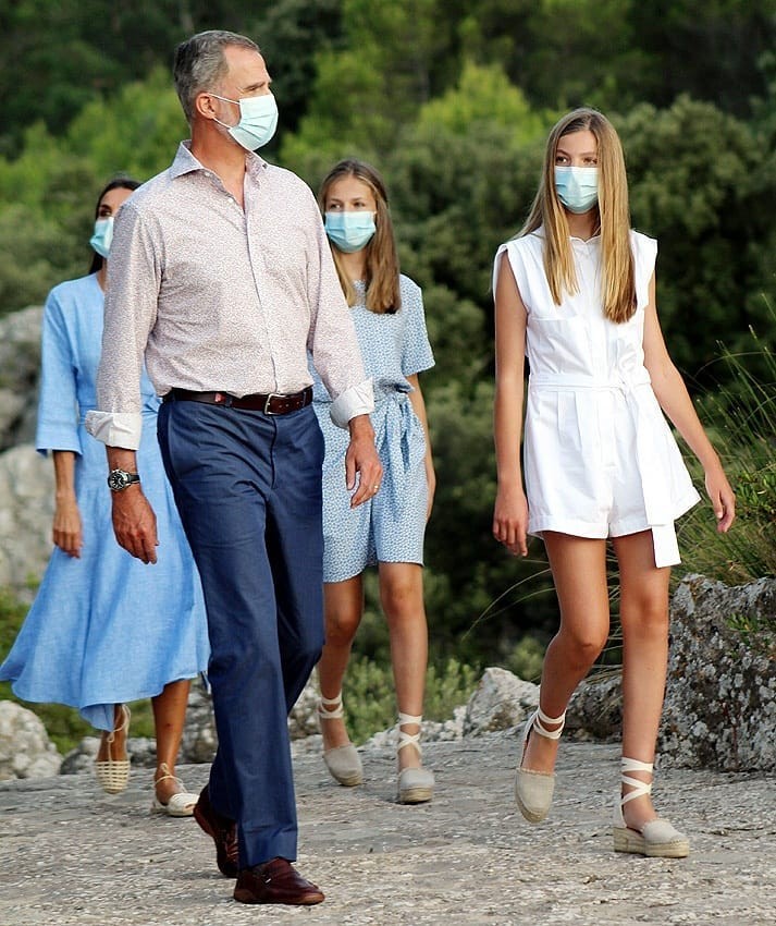 西班牙俩公主差几岁,西班牙公主两姐妹谁漂亮