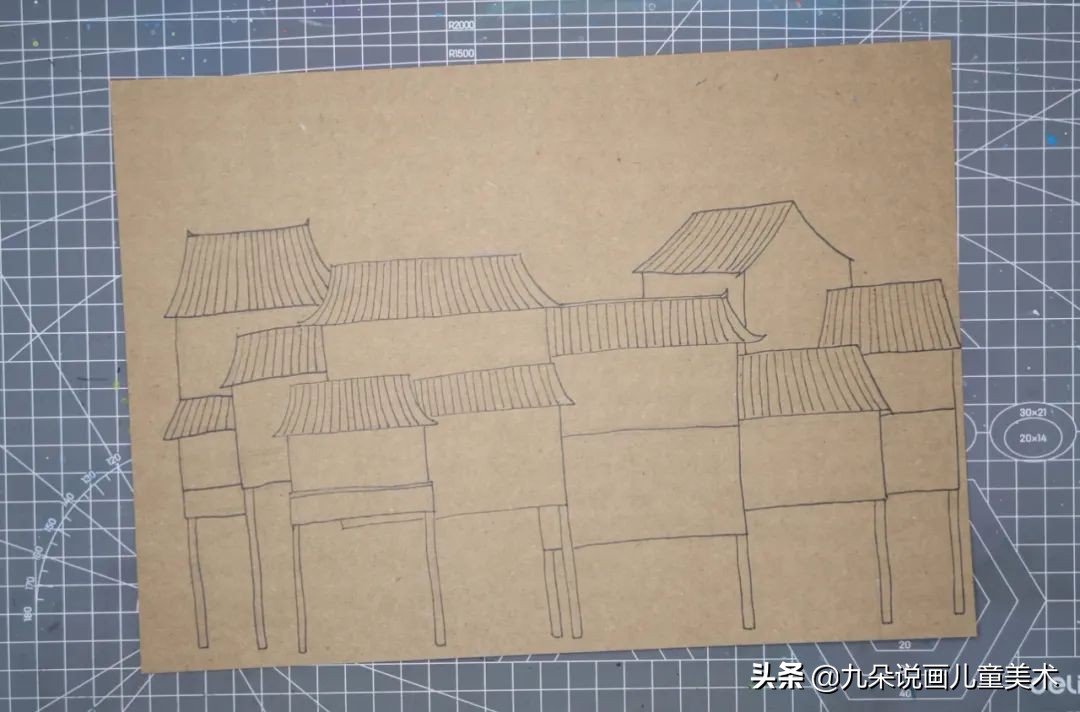 儿童画吊脚楼教程,创意儿童画苗族吊脚楼