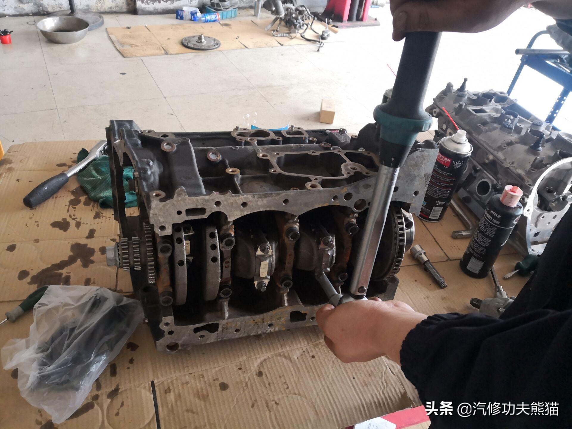 2013奥迪a4l烧机油怎么解决,奥迪a4l哪一款开始烧机油不严重