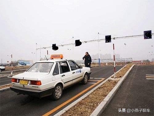 科目二上坡老是熄火怎么办,科目二坡道停车熄火如何找准点位