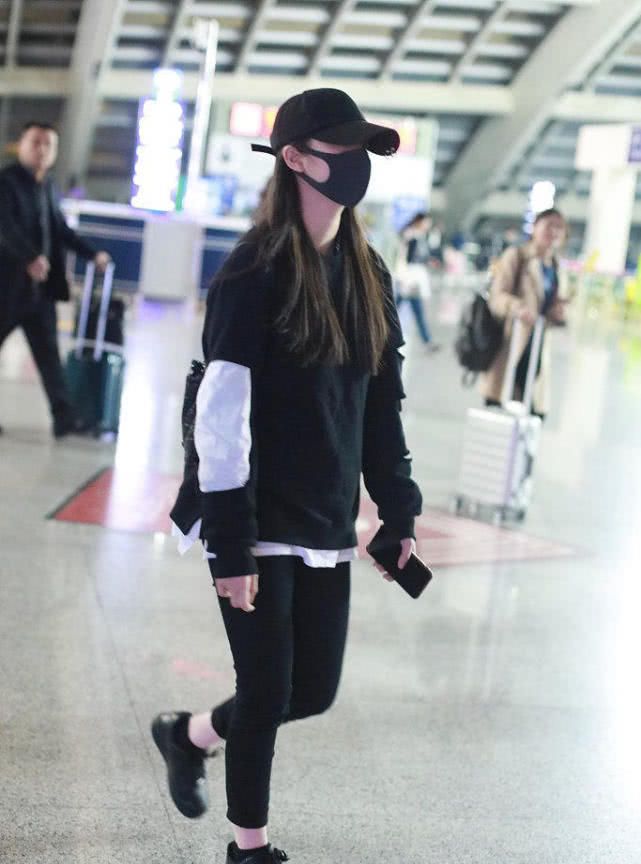 欧阳娜娜裤子,欧阳娜娜丝绒裤子