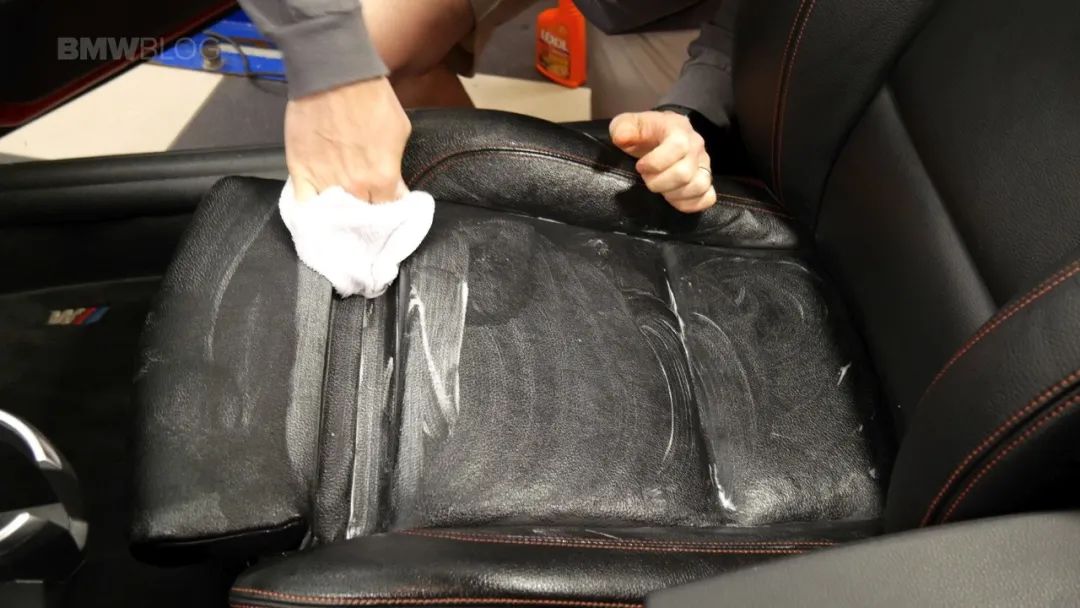宝马座椅会被晒起皮吗,宝马皮革高温会晒化吗