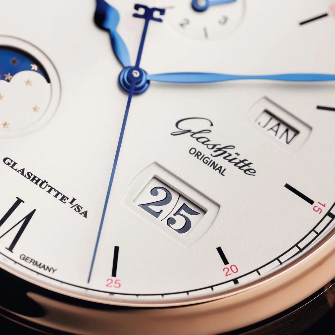 什么时候手表最值得购买,三款20到30万的万年历腕表推荐