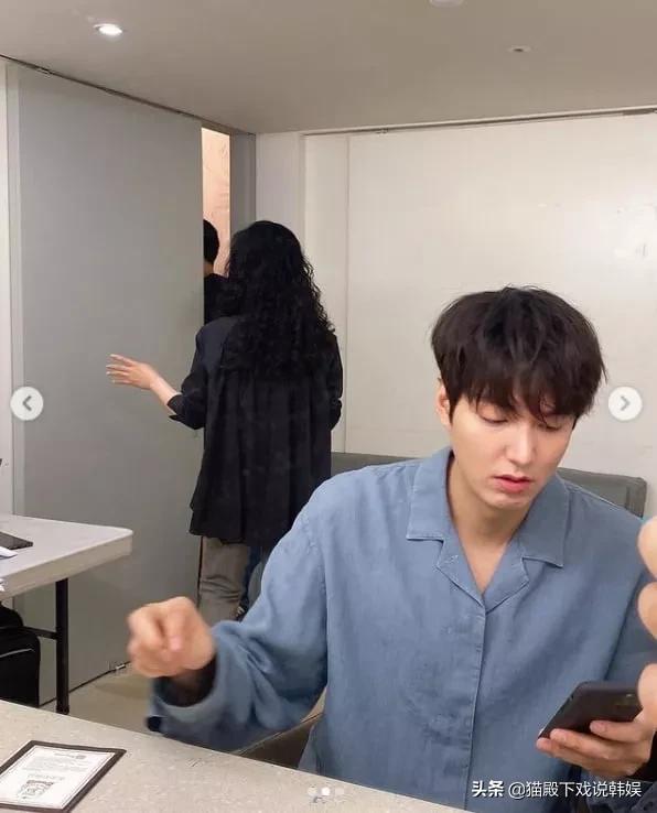 金智媛和泰妍,边伯贤金泰妍同台泰妍领奖