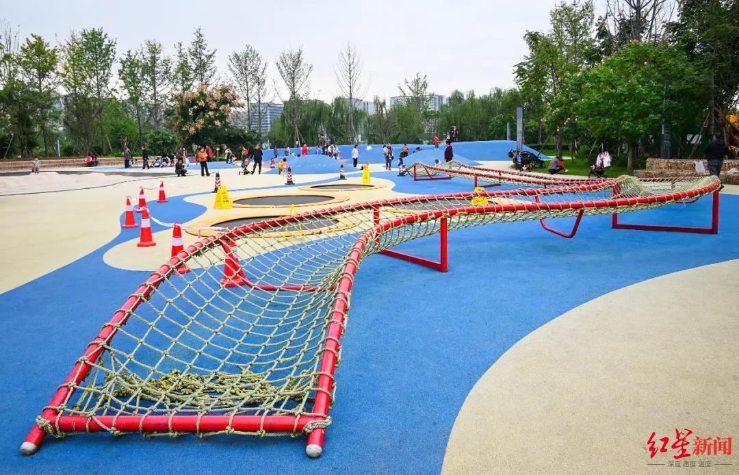 社区里的篮球场为啥租给机构做培训？回应来了