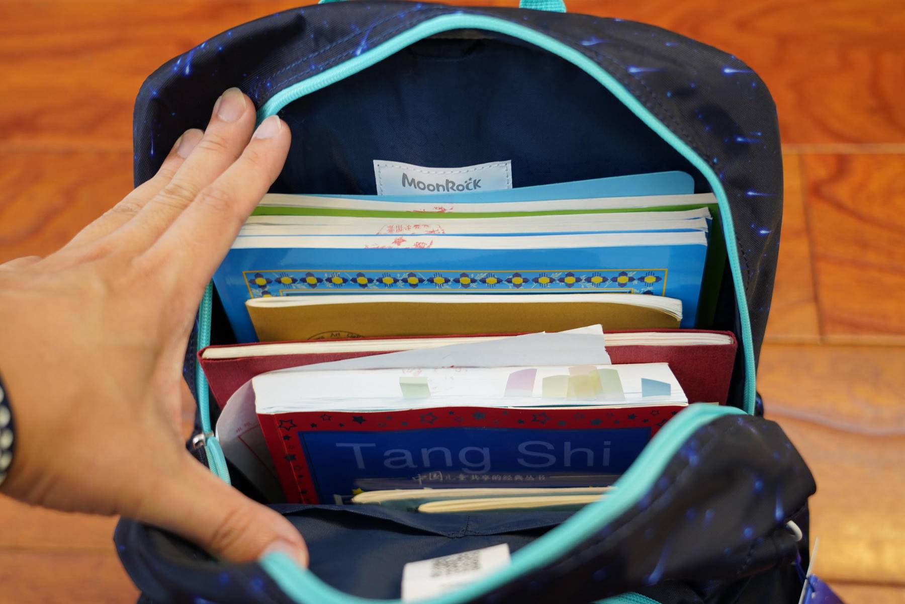 减负护脊书包比较,哪款书包减负护脊又轻便