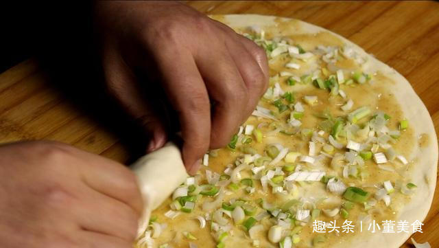 酥脆葱油饼的最简单制作方法,怎么做葱油饼才能香酥脆最好吃