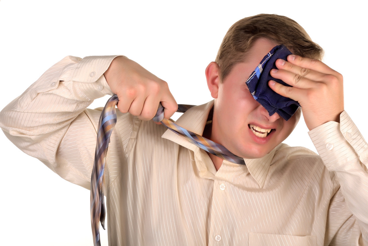 头和背出汗是阳虚还是湿热,头面部出汗特多什么原因