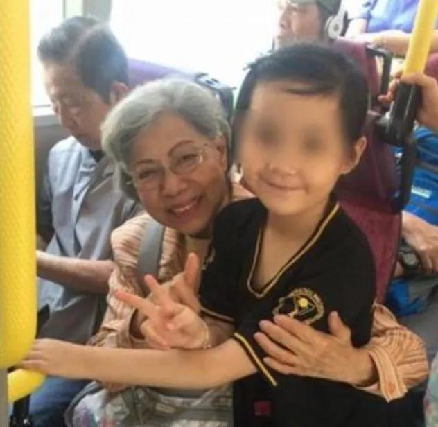 还记得“神婆专业户”罗兰吗?85岁的她如今过得怎么样