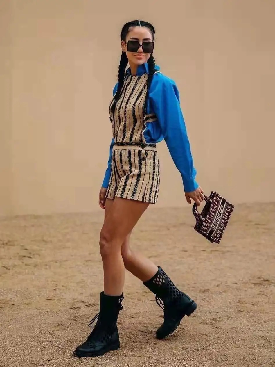 超级显白的色系穿搭快get起来吧,今年流行的亮色系穿搭叫什么