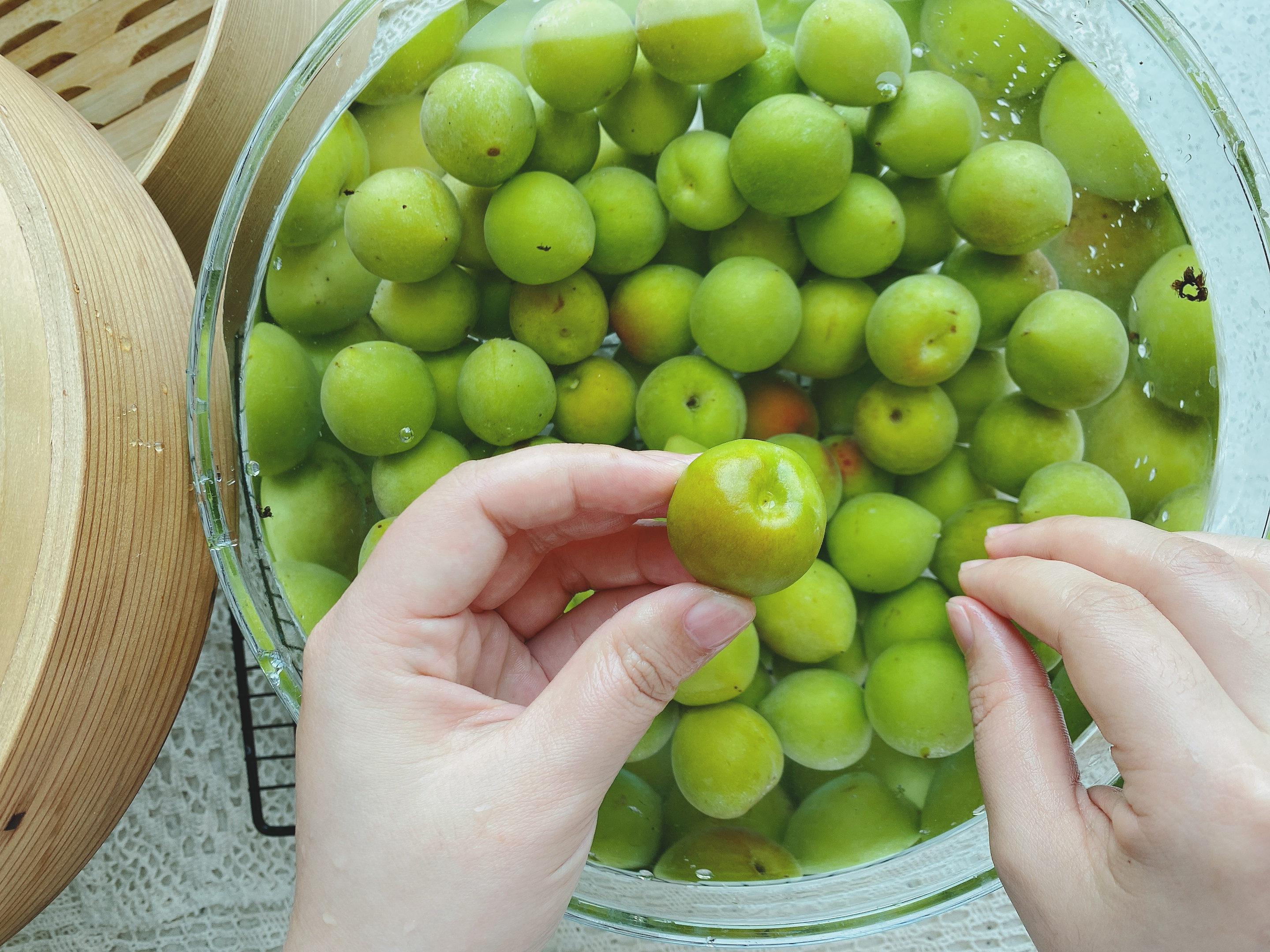 青梅酒最好选什么白酒,青梅酒喝起来口感和白酒一样