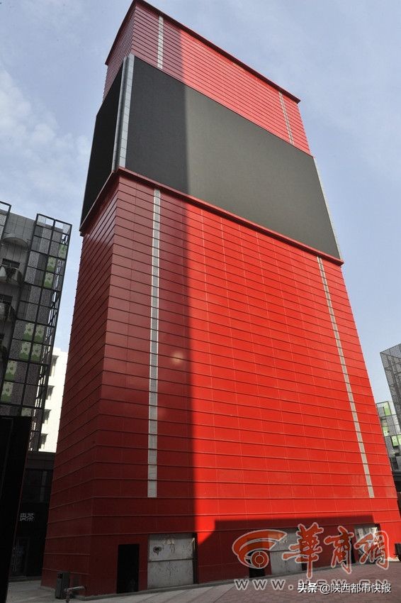 西安高新区矗立烂尾停车塔库无人管？负责人被判入狱