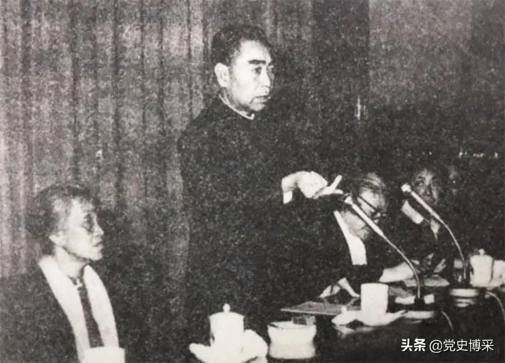 妇科医学泰斗、基督教徒林巧稚想要加入*产党共**,周恩来劝说:你留在*党**外,能起到*党**内起不到的作用