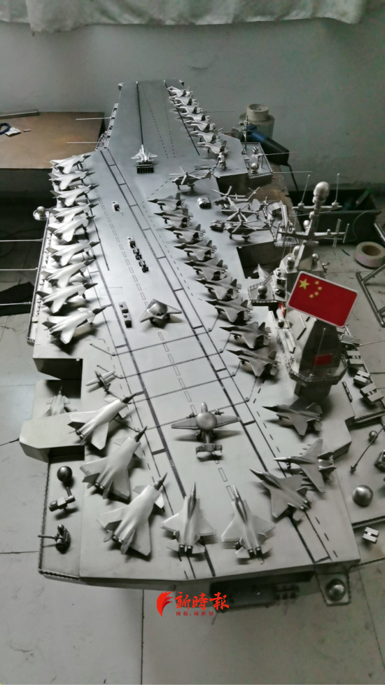 船锚、雷达、飞机都能动！焊接工三年磨一“舰”，为儿子自制独一无二的礼物