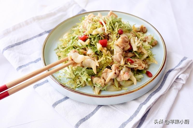 海鲜能不能和素菜一起吃,请问海鲜不能和什么菜一起吃