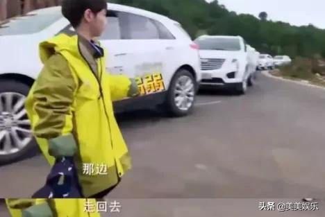 杨烁被曝酒店密会,杨烁深夜和女子一同回女方家