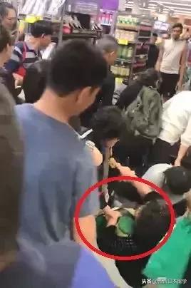 中国代购=抢奶粉？中国大爷大妈国外超市哄抢奶粉，吓坏了老外……