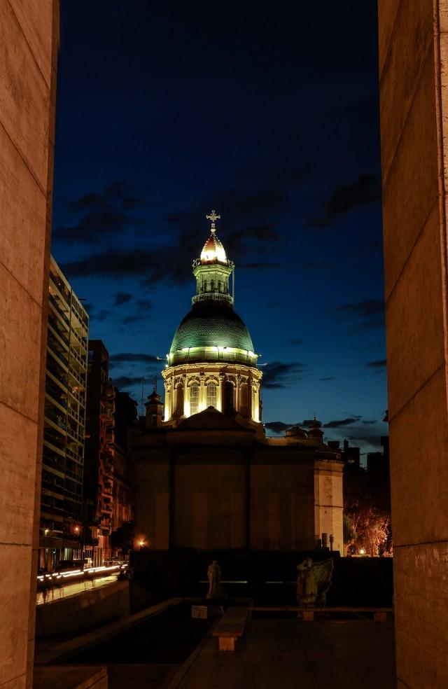 这座城市是阿根廷足球的摇篮，它培养了梅西，却承载不起世界杯