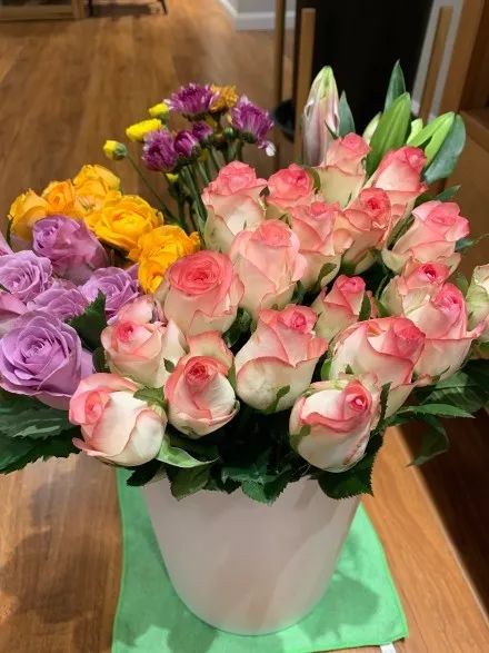 收到花有点蔫怎么处理,收到花有点干瘪醒花方法