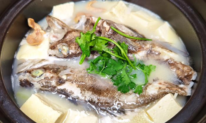 炖鱼放哪些调料去腥好吃,炖鱼怎样才能好吃去腥用什么料