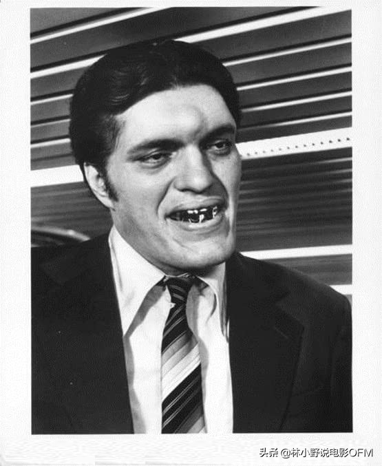 007大钢牙视频,007大钢牙咬死鲨鱼