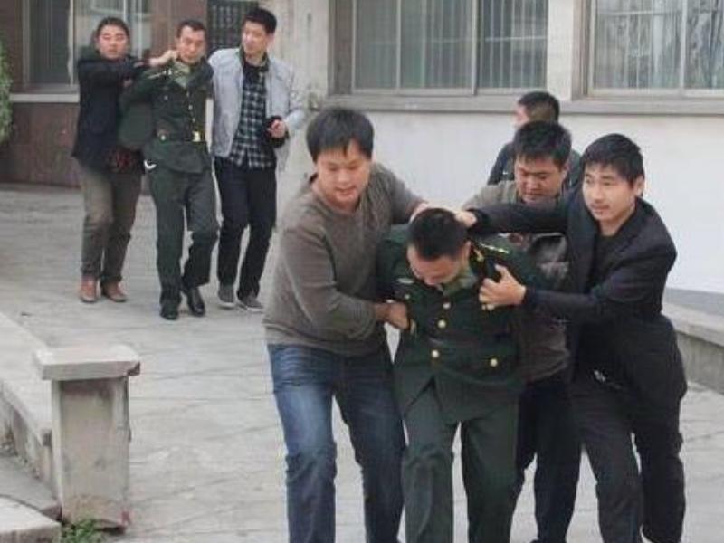 1993年，一桩假军人案惊动中央：私建400余人部队，波及12个省