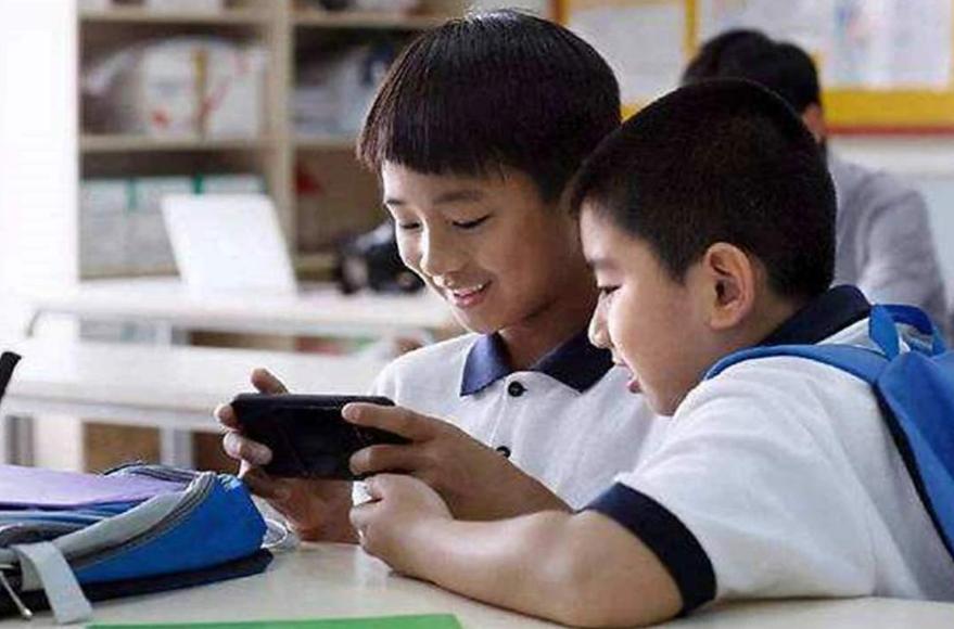 初二学生叛逆作为家长应如何管教,初二逆反难管暴躁怎么辅导学习