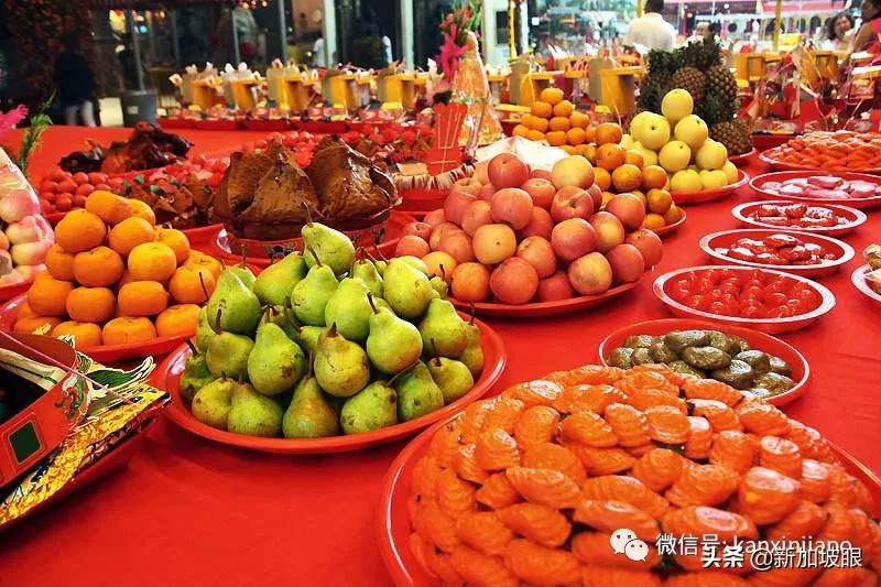 单身狗发红包“不吉利”，见人送橘子，新加坡春节规矩这么多