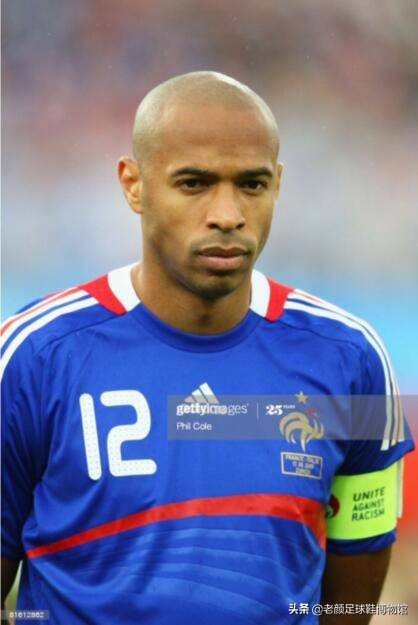 枪王加盟巴萨如愿获得欧冠，生涯唯一污点用手将法国队拍进世界杯