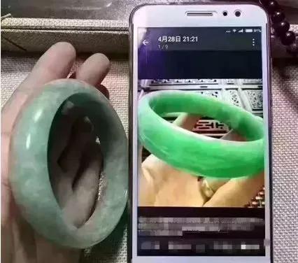 怎么买玉镯才能不会被坑,你的翡翠手镯买亏了吗