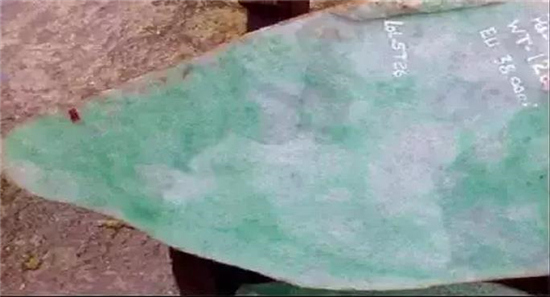几分钟让你明白翡翠原石赌石知识,赌石必看翡翠赌石里隐藏的陷阱