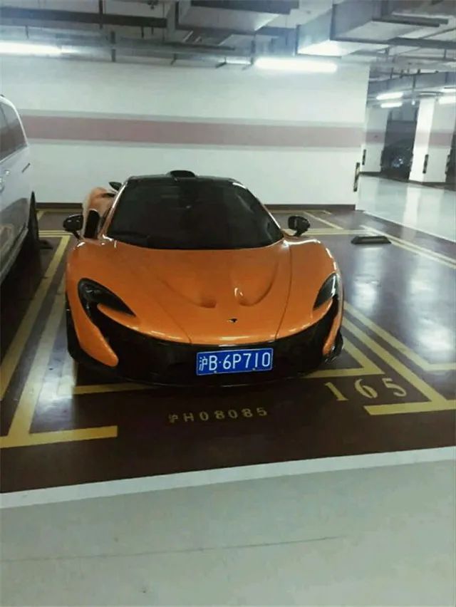 上海顶级豪车最多的小区，几千万的车都有，有几台都是同一个车主