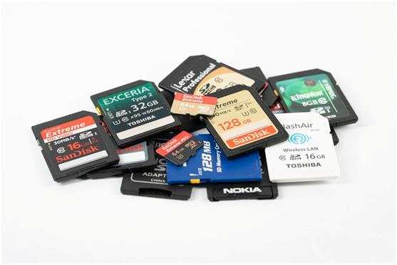 sd卡32g变成8g了,32gsd卡少2g正常吗