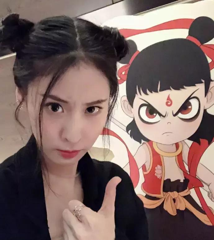 女明星全员哪吒头！杨超越可爱，IU甜美，但最出彩的还是她