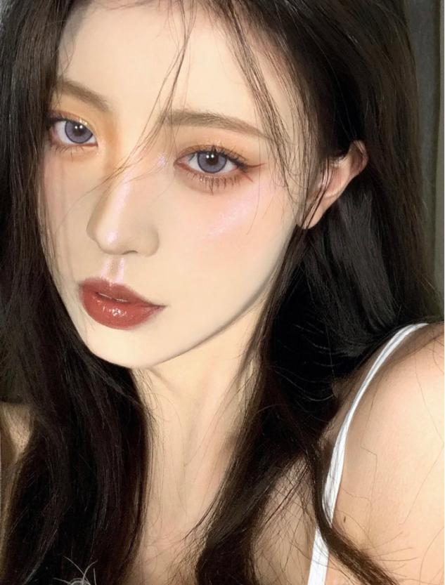 如何用腮红提升脸部线条显年轻,如何拥有迷人的腮红