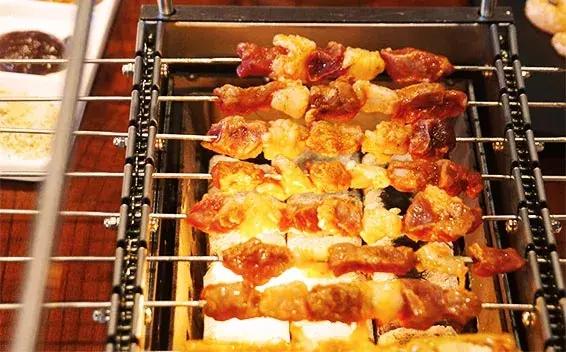 撸着串听着歌,这家火爆曲靖的BBQ才是你啤酒、烧烤的圣地!