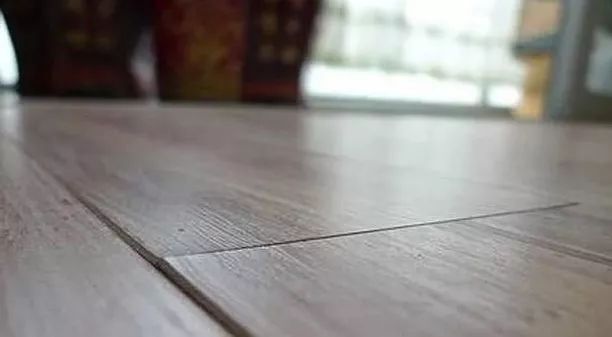 这才是木地板起拱、下沉、开裂最正确的解决方式