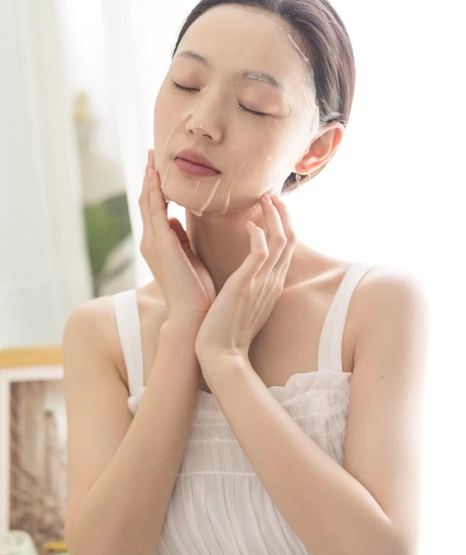 40岁女人怎么祛黄提亮肤色,40岁女人的脸部保养