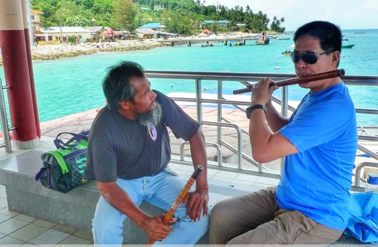 徒步探访马来西亚孤岛小村：医疗免费，孩子辍学家长坐牢