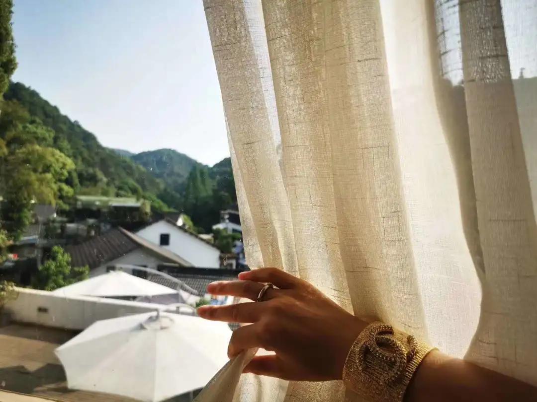 我只是比你长大一步而已文案,我只是比你早一步走上人生的道路