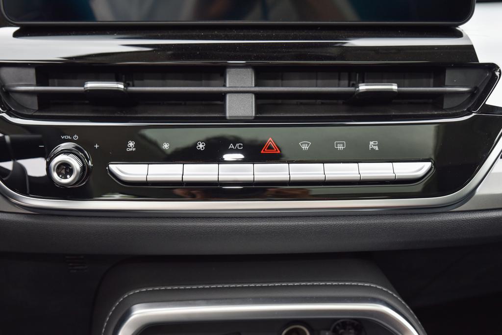 哈弗h6国潮版前脸进气格栅,哈弗h6前脸蜂窝状是哪个版本