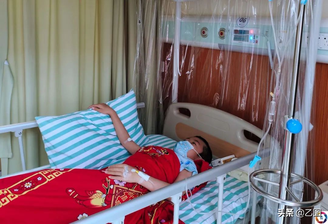 出租房唱歌女孩,出租房弹钢琴的孩子