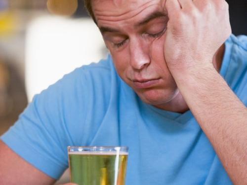 经常喝酒肝脏受损有哪些表现症状,喝酒后若出现这3个现象肝脏异常