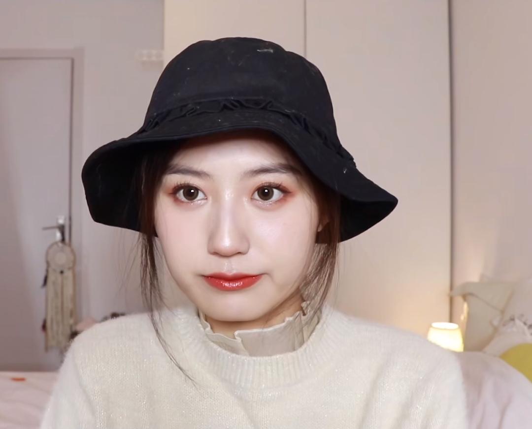 妈妈帽子大脸专用显脸小,棒球帽白色和黑色帽子哪个显脸小