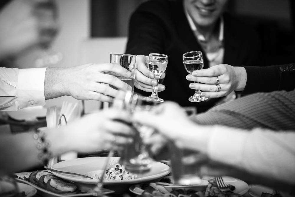 喝酒后头疼的原因和症状快速缓解,科学解释喝酒后头疼咋回事