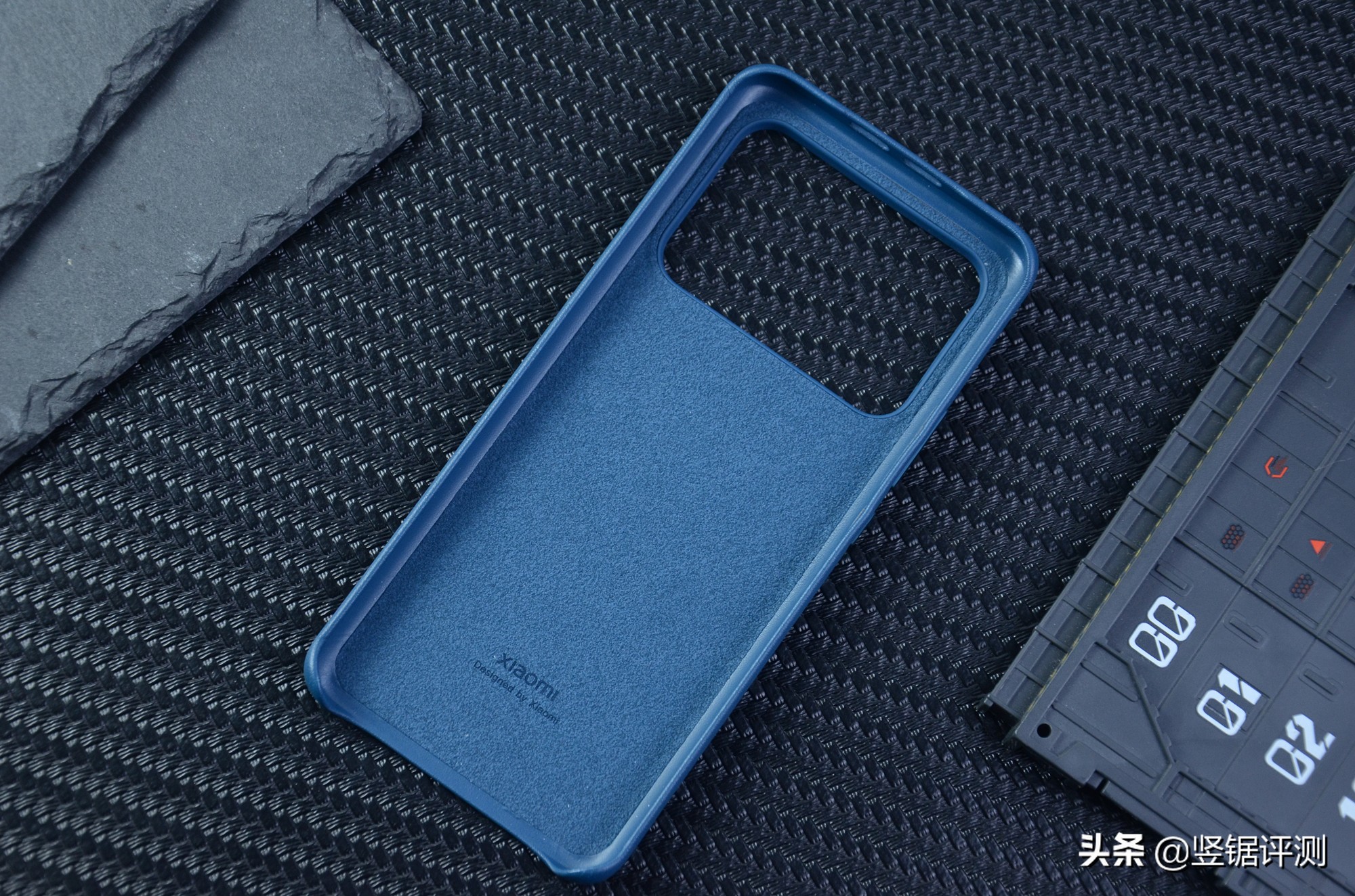 小米11Ultra专用“素皮保护壳”开箱：卖149元，贵么？