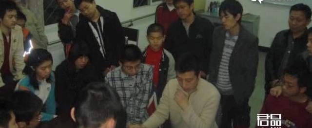 柯洁成为最年轻的八冠王,棋王柯洁近况如何