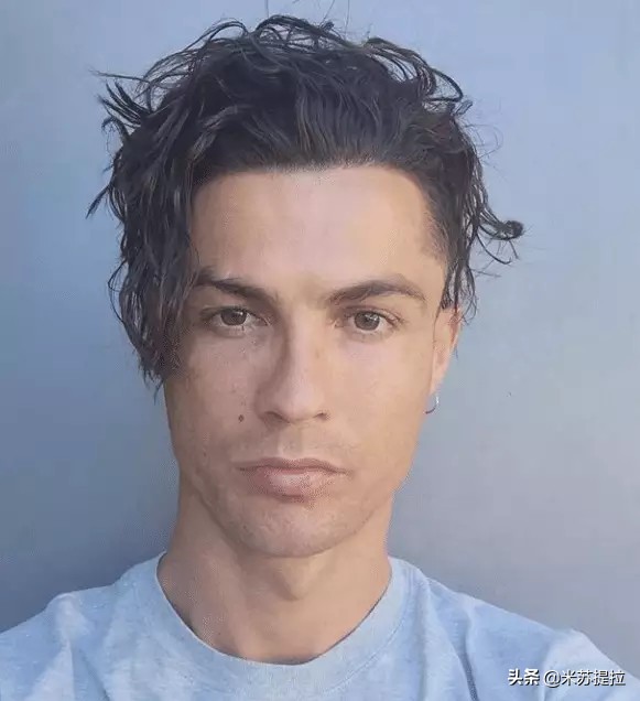 c罗轰动全场大屏幕,势不可挡c罗的新纪录震惊欧洲